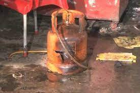 Two girls among four injured in Karachi cylinder blast  
