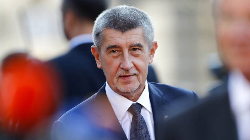 Czech president asks billionaire ex-premier to form govt