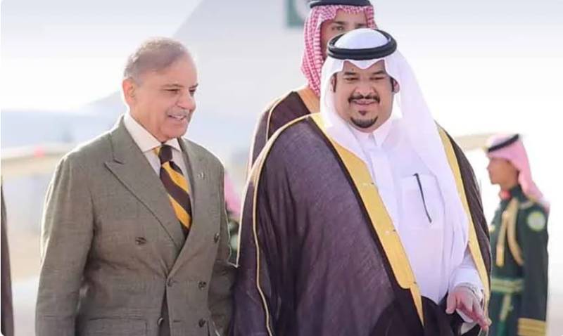 PM Sharif reaches Riyadh to attend FII conference