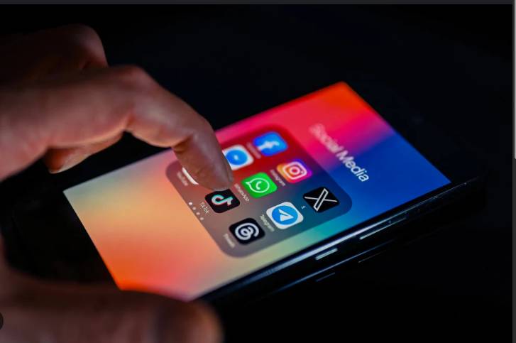 Meta and TikTok to obey Australia under-16 social media ban