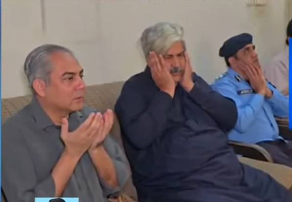 Mohsin Naqvi condoles with SP Adeel Akbar’s family in Kamonki