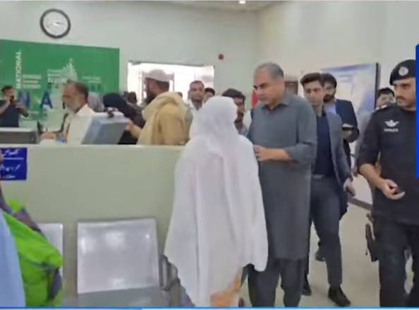 Mohsin Naqvi pays surprise visit to NADRA office in Gujranwala