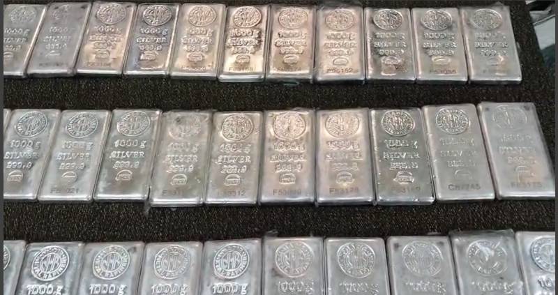 Customs officials foil smuggling bid, recover 59kg silver worth three crore in Multan