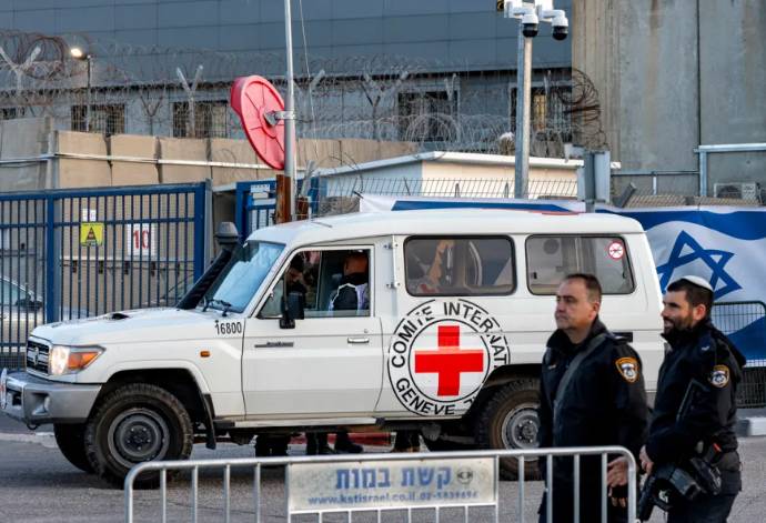 Israel bans ICRC visits to detained Palestinian combatants