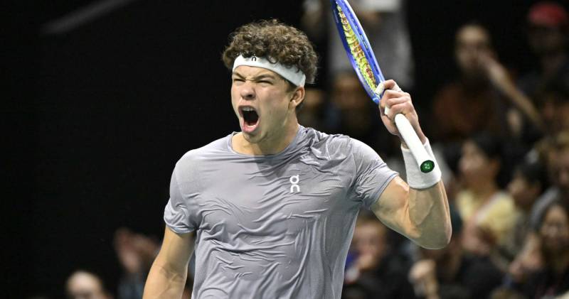 Shelton beats Rublev to reach Paris Masters last eight