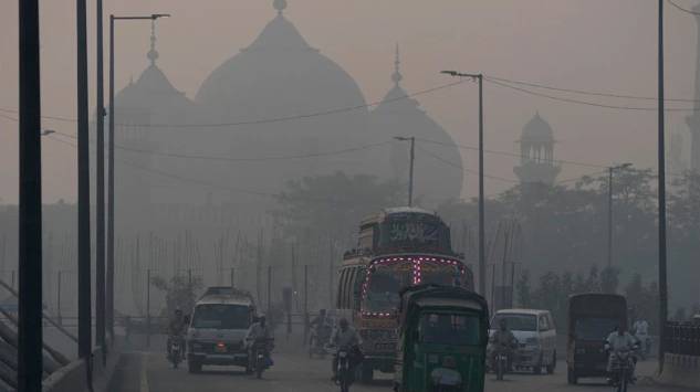 Toxic winds from India worsen smog crisis in Pakistan 