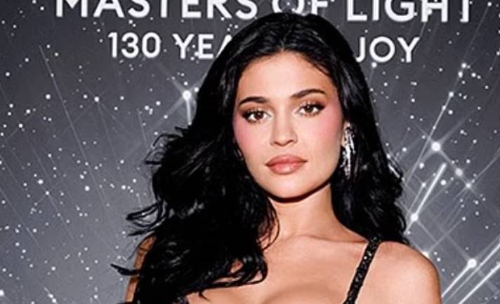 Kylie Jenner dazzles in Swarovski ensemble at Hollywood exhibition opening