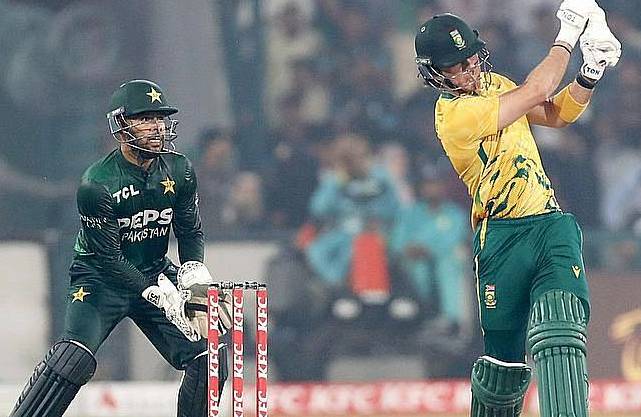 Pakistan, South Africa clash for T20I series crown tonight 