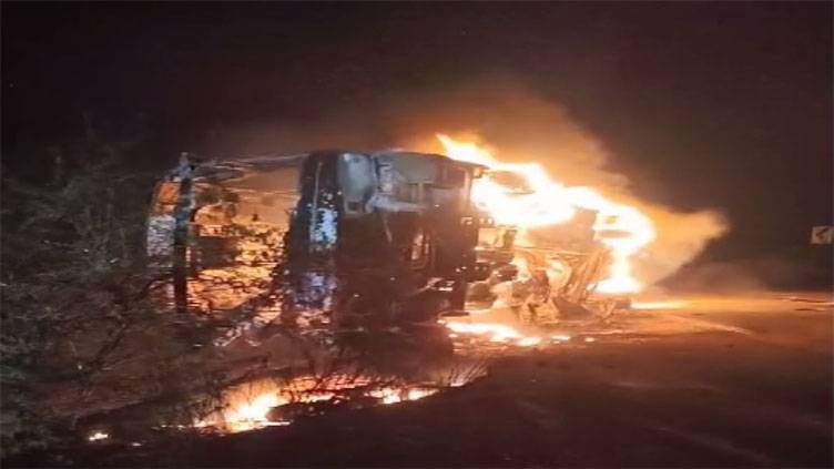 Two labourers die after tractor-trolley catches fire in Sanghar