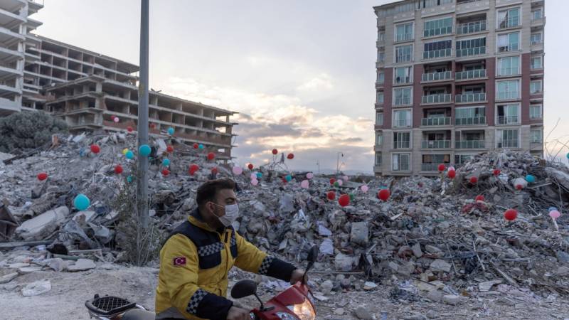 Third quake in three months rattles Turkey's Sindirgi