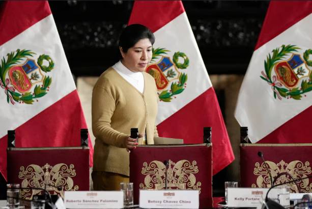 Peru breaks off ties with Mexico over asylum for former PM