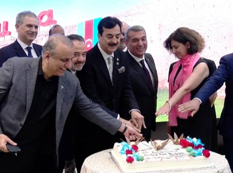 Gilani attends 'Victory Day' reception hosted by Azerbaijan embassy
