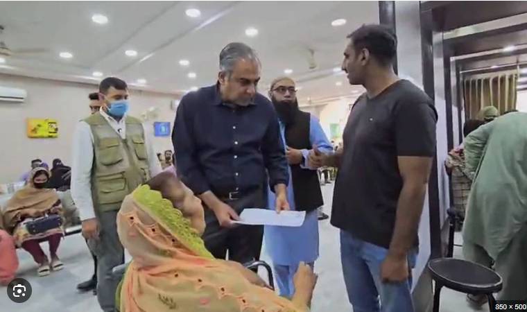 Mohsin Naqvi pays surprise visits to Nadra center, passport office in Lahore