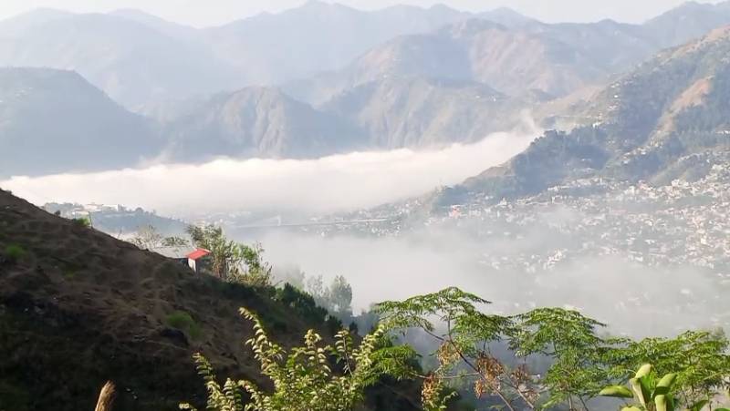 Snowfall, rain in upper parts of Pakistan send temperatures plummeting 