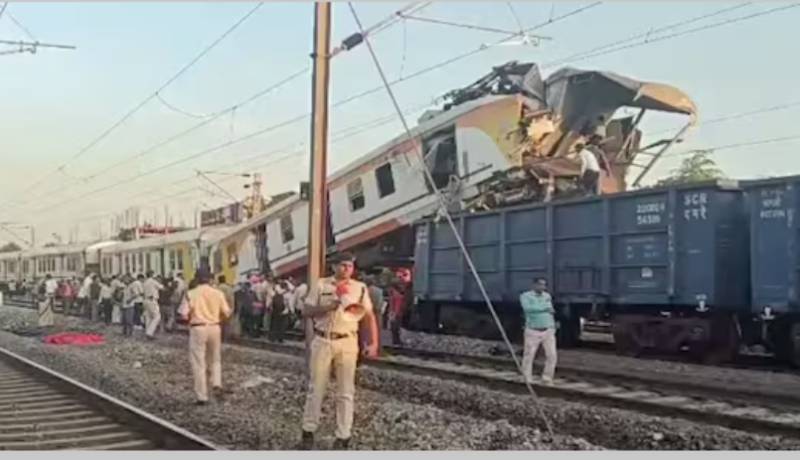 11 dead as Indian passenger and goods trains collide