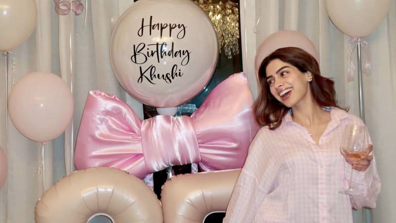 Viral photos and big project buzz as B-Town nepo kid Khushi Kapoor turns 25
