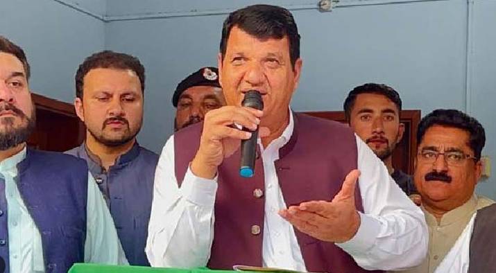 PTI delegation meets Amir Muqam, invites him to Aman Girga