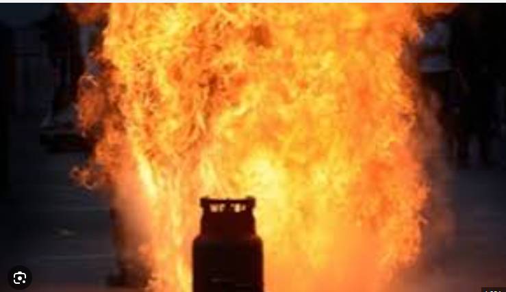 8 injured in Lahore pizza shop cylinder blast
