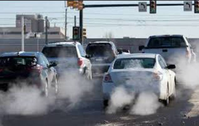 No smoke-omitting vehicle should be seen in Lahore, orders LHC