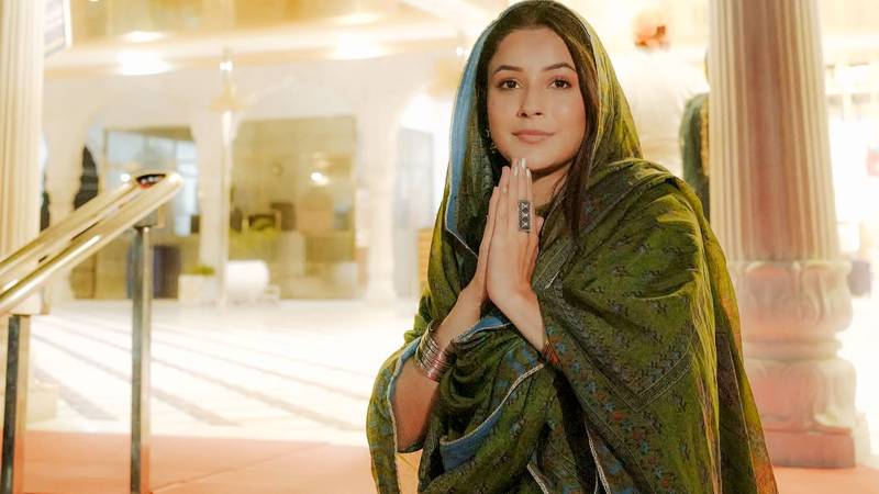 Shehnaaz Gill teases fans with surprise theatre visits in Canada for Ekk Kudhi