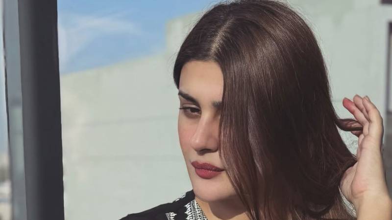Kubra Khan celebrates wrap-up of Dr Bahu shoot