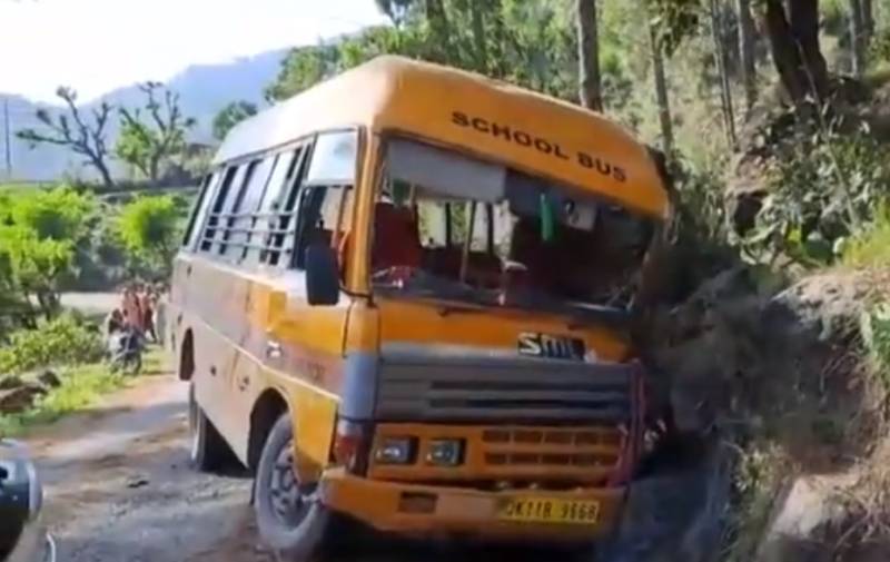 12 students injured as school trip bus meets with accident near Gujrat