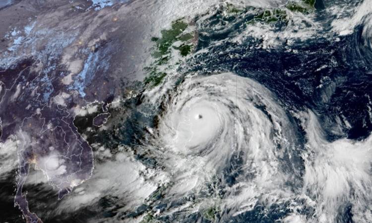 Winds, rain lash Philippines as super typhoon nears