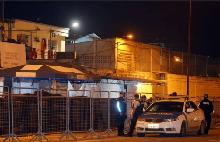 Authorities say 31 died in Ecuador prison, many asphyxiated