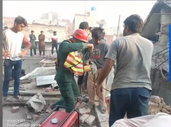 3 die, seven rescued as cylinder blast brings down house in Lahore 