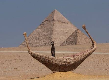 Monumental art displayed in shade of Egypt's pyramids