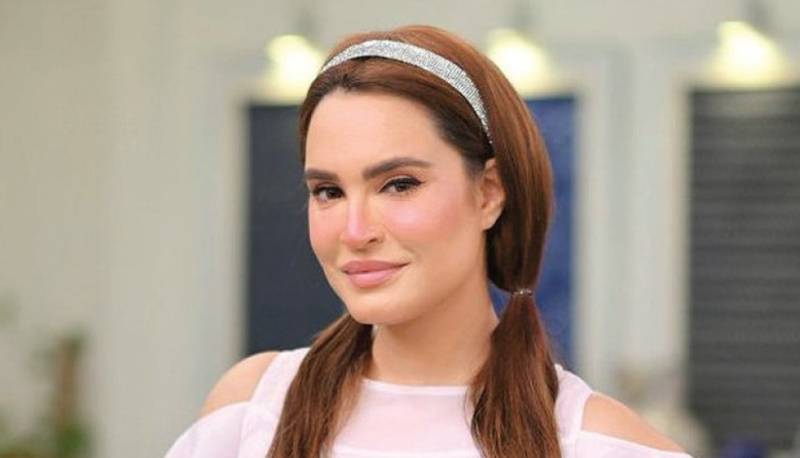 Nadia Hussain steals spotlight with makeup skills at Master Makeup Class