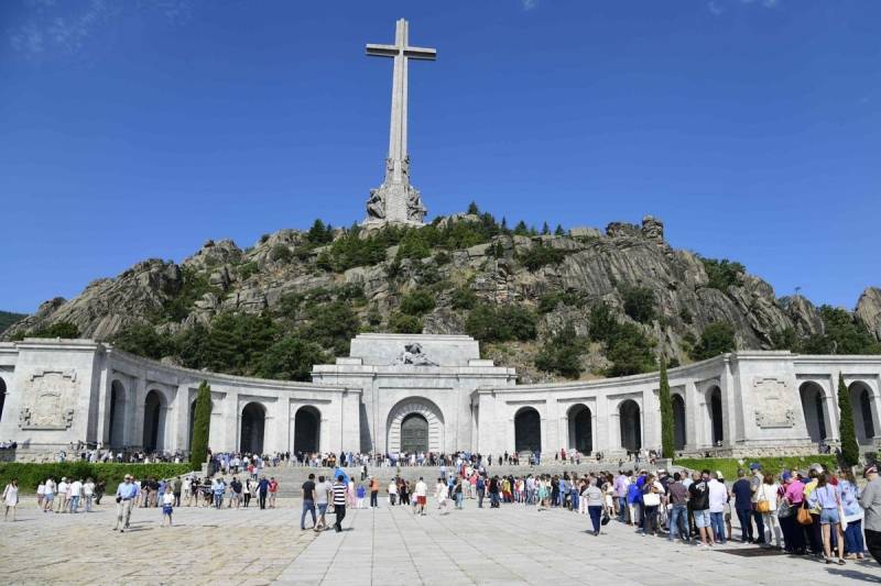Spain unveils plan to remodel contested Franco monument