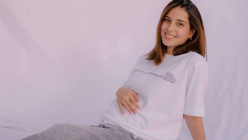 Iqra Aziz announces second pregnancy