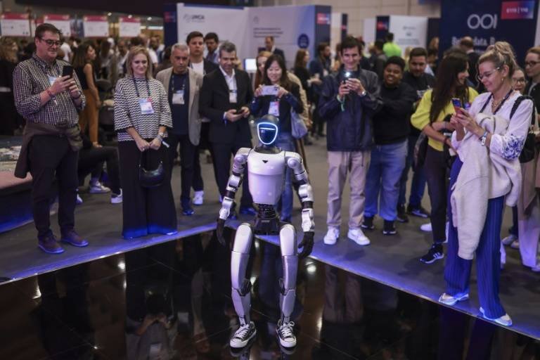 Amazon robotics lead casts doubt on eye-catching humanoids