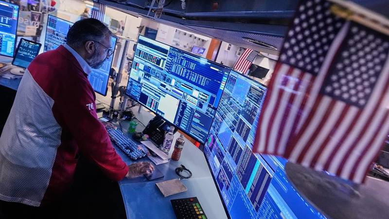 Stocks sluggish as US government shutdown ends