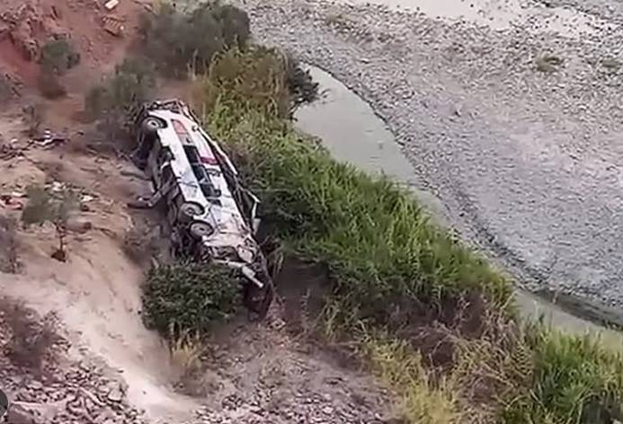 37 dead after bus plunges into ravine in Peru