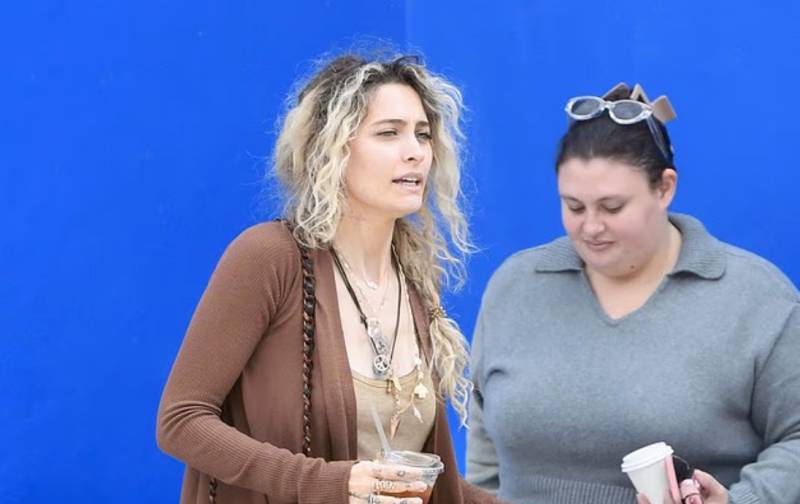 Paris Jackson looks distraught after losing key ruling in lbattle against Michael Jackson’s estate