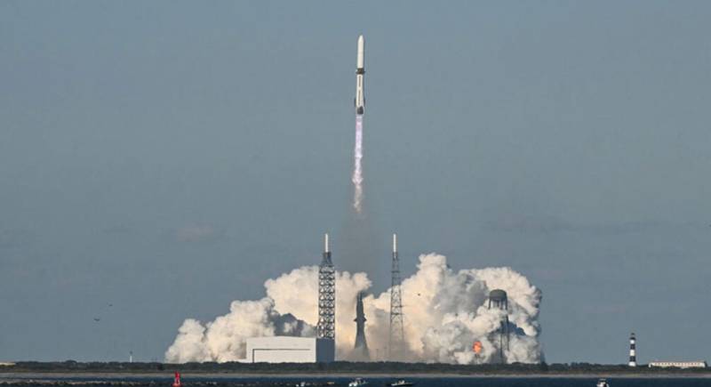 Blue Origin launches NASA Mars mission and nails booster landing