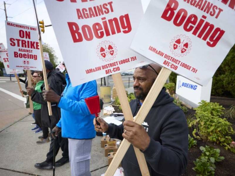 Boeing union votes to end strike, accept new contract