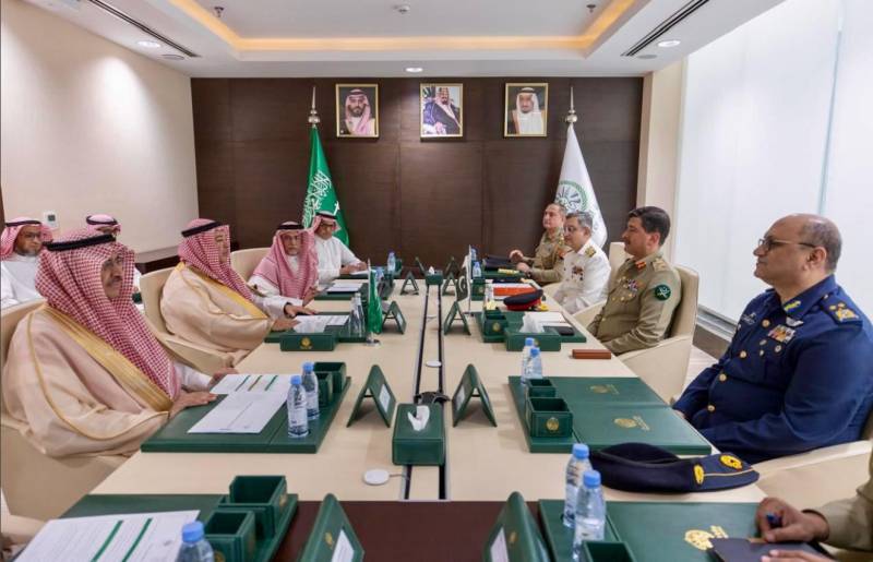 CGS General Aamer Raza calls on Saudi Chief of General Staff, discusses defence cooperation 