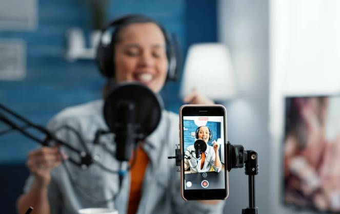 Video podcasts become next streaming battleground