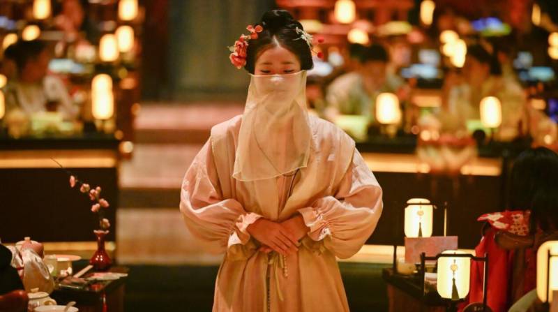 Young diners 'time travel' back to ancient China