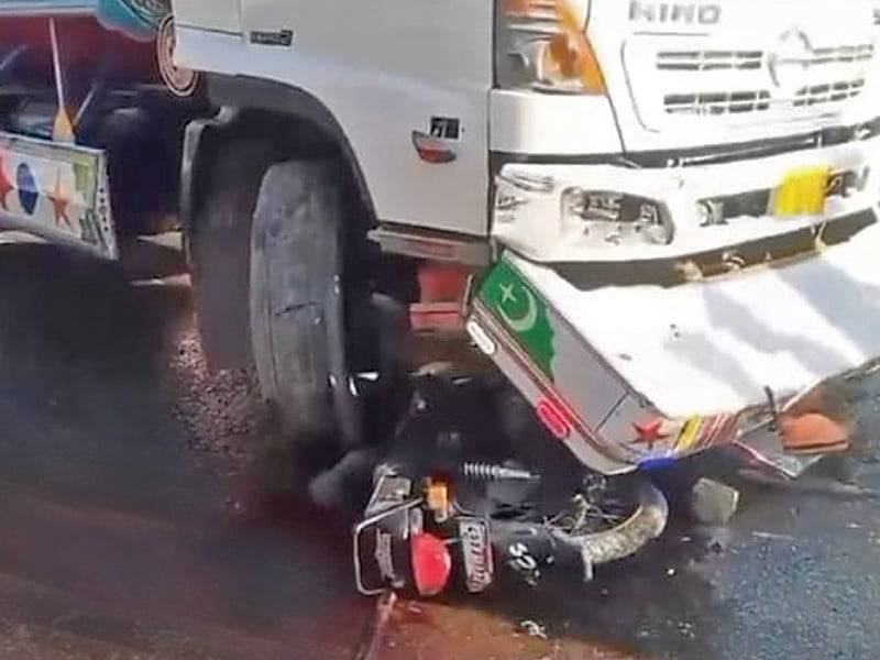 Karachi traffic police impose Rs100,000 fine on dumper owner
