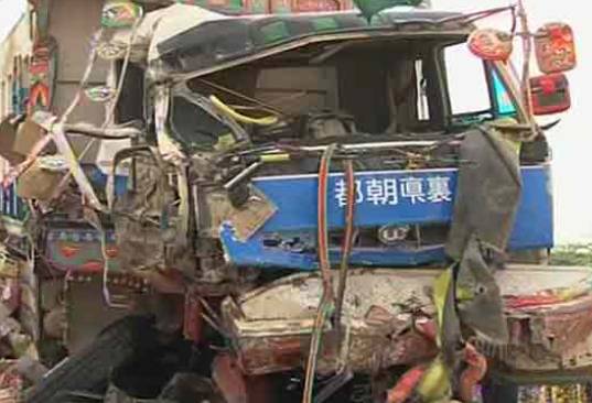 Man dies after dumper rams rickshaw, car, shops in Karachi