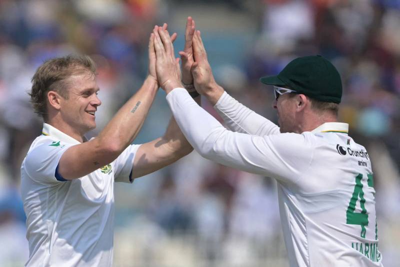 South Africa bowl out India for 189 in first Test