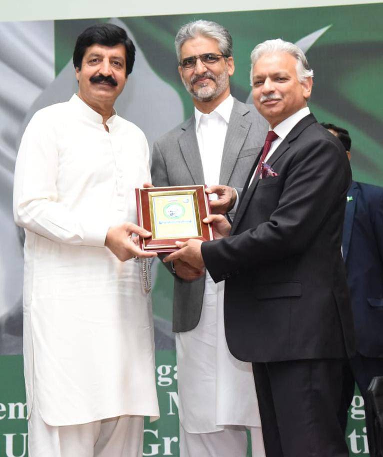 Chairman Rehmat-ul-lil-Alameen Authority Khurshid Ahmad Nadeem receives Diwan Bahadur S.P. Singha Award 2025 