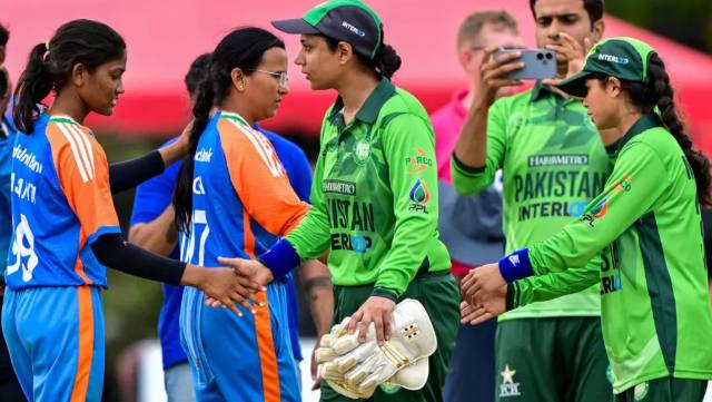 India and Pakistan blind women show spirit of cricket with handshakes