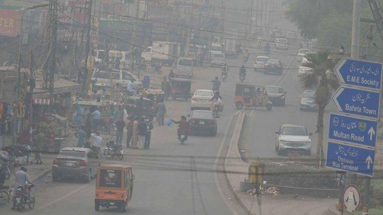 Lahore’s toxic air worsens as smog pushes pollution to extreme levels