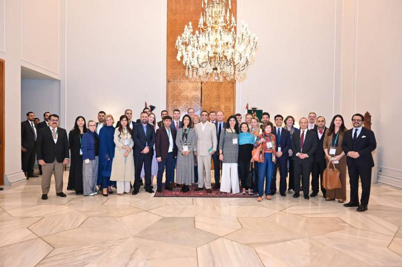 Bilawal meets global parliamentary and business delegation