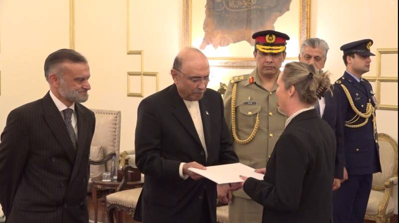 Envoys of four countries present credentials to President Asif Ali Zardari
